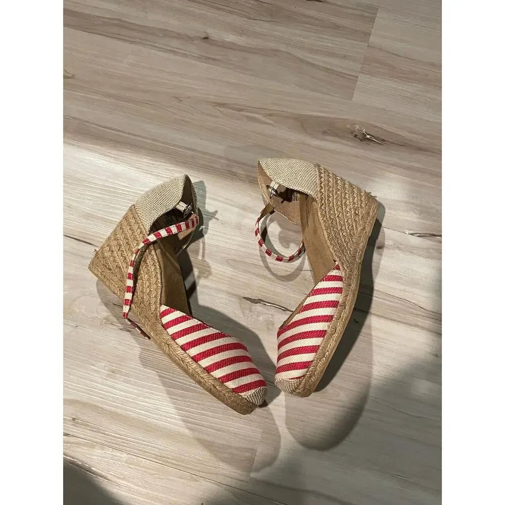 White Mountain red and white espadrilles ankle straps sandals size 8
